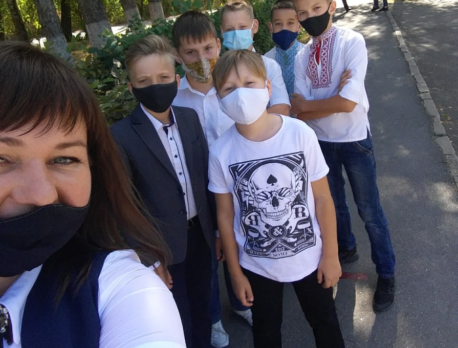 Незвичне 1 вересня для учнів, вчителів та батьків Зарванецької школи