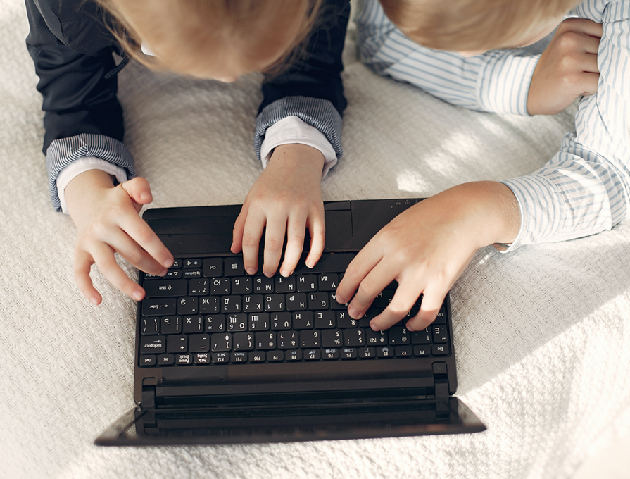 Без небезпечних флешмобів в ТікТок: контролюємо безпеку дітей онлайн