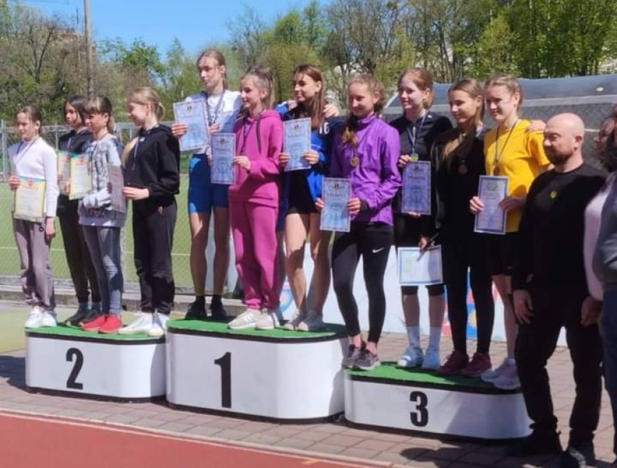 Бондар Вікторія, учениця 8 класу, посіла ІІІ місце в естафеті 4х100м серед дівчат.