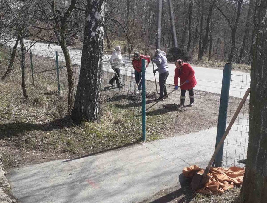 Працівники КЗ "Зарванецька гімназія" долучилися до акції «Будь справжнім європейцем - бережи довкілля!»