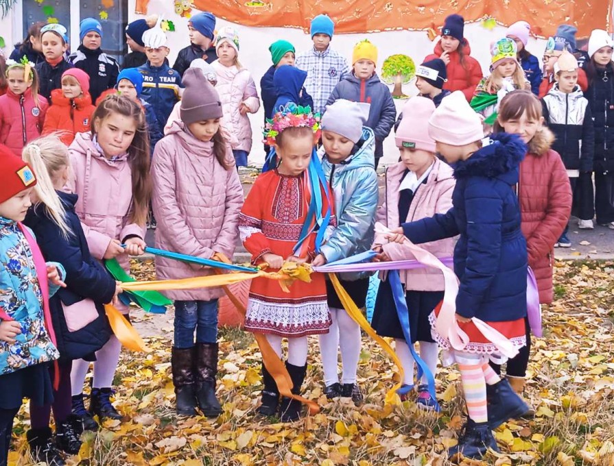 У КЗ "Зарванецької гімназії" відбулось свято осені