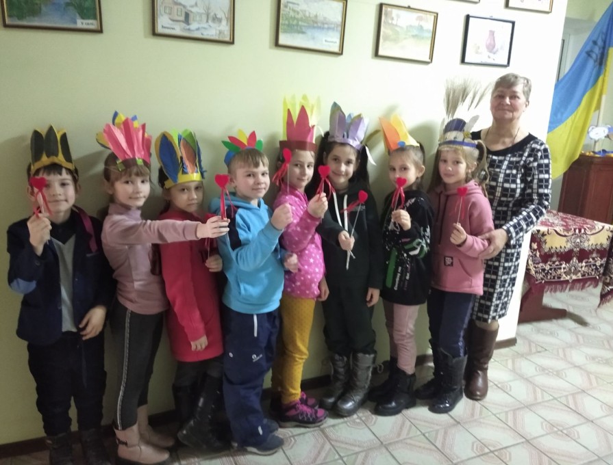 Щоразу учні 2 класу на уроках ЯДС (Кл.кер.Курдибаха Н.Б.) мандрують різними континентами. Прерії, індіанці, полювання. А під час подорожі до Індії учні класу стали королями та королевами провінцій.