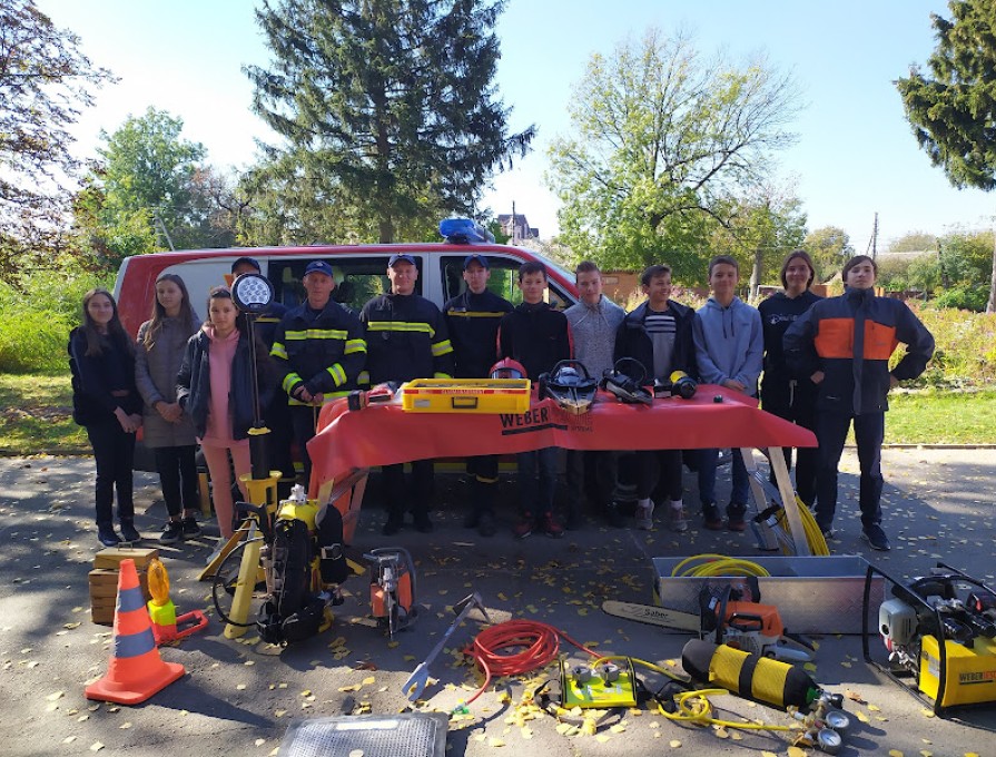 Групою рятувальних робіт аварійно-рятувальної частини аварійно-рятувального загону спеціального призначення ГУ ДСНС України у Вінницькій області було проведено просвітницьку бесіду з теми: «Запобігти! Врятувати! Допомогти!»